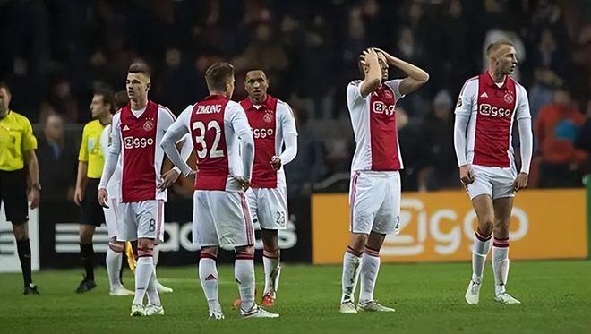 由球员身份 由球员身份